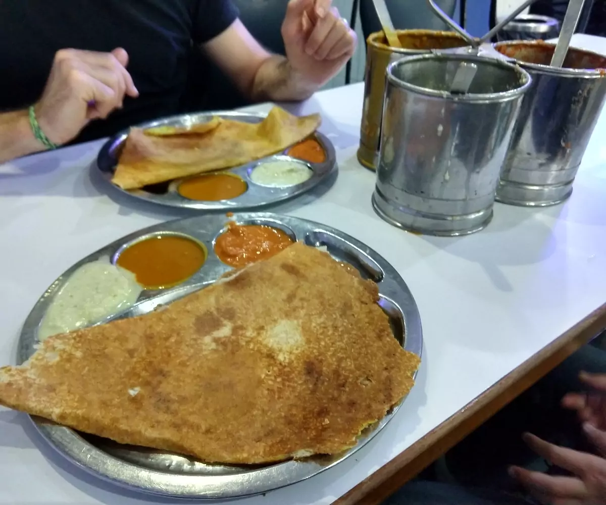 dosa, sambar, chutney serving
