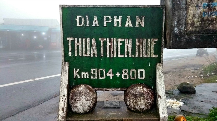 Hai Van pass marker