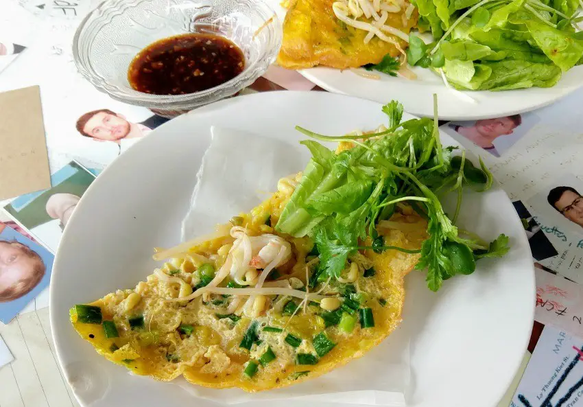 Vietnamese crispy pancakes Banh Xeo