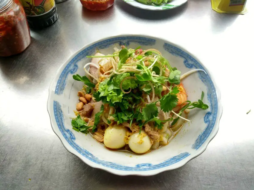 Mi Quang, Eating and Cooking Mi Quang Noodles in Vietnam